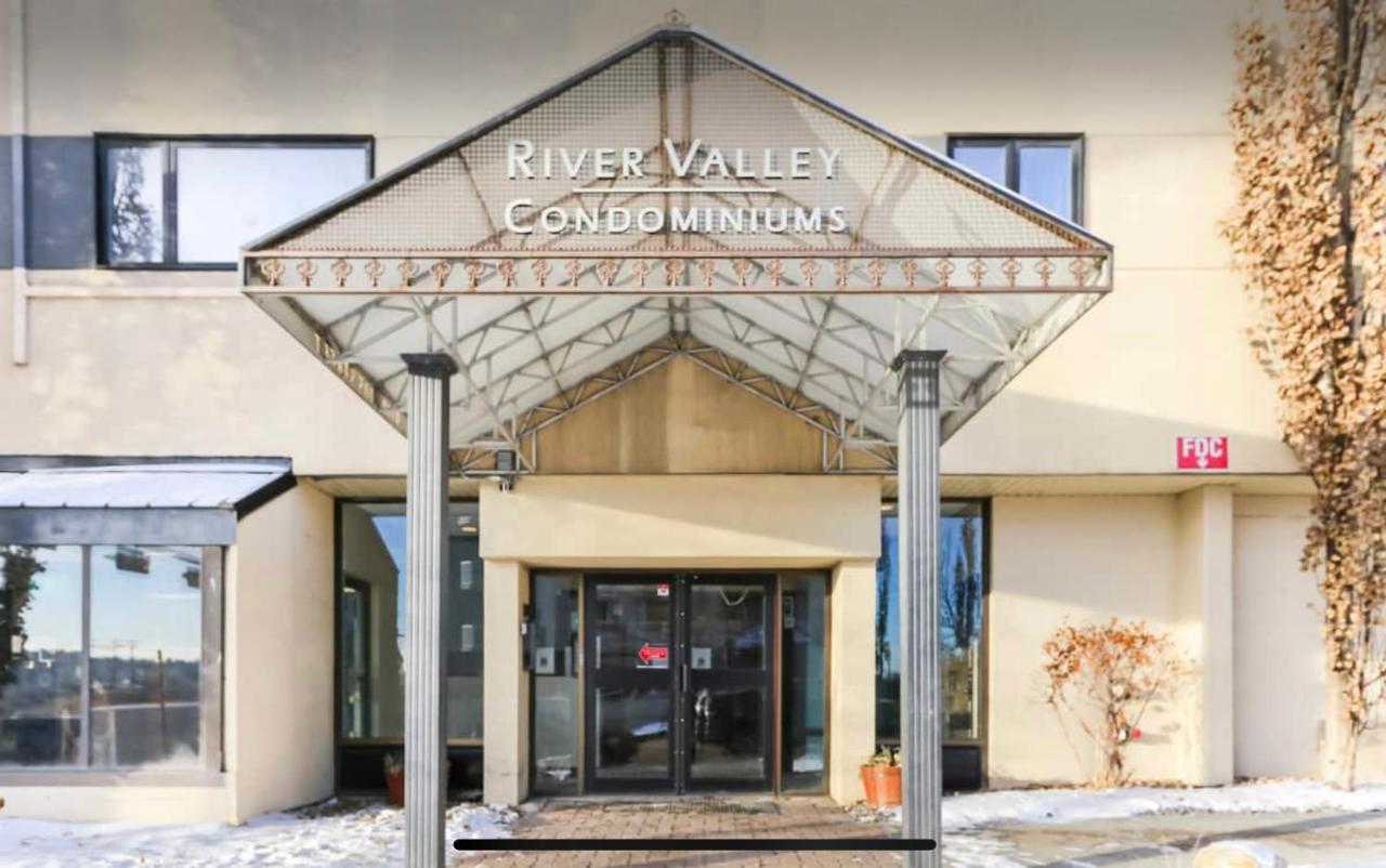 Downtown River Valley Bachelor Suite Condo, Non Smoking, 12 Inches Queen Bed, Beautiful Minimalist, Very Convenient Every Where Edmonton Exterior foto