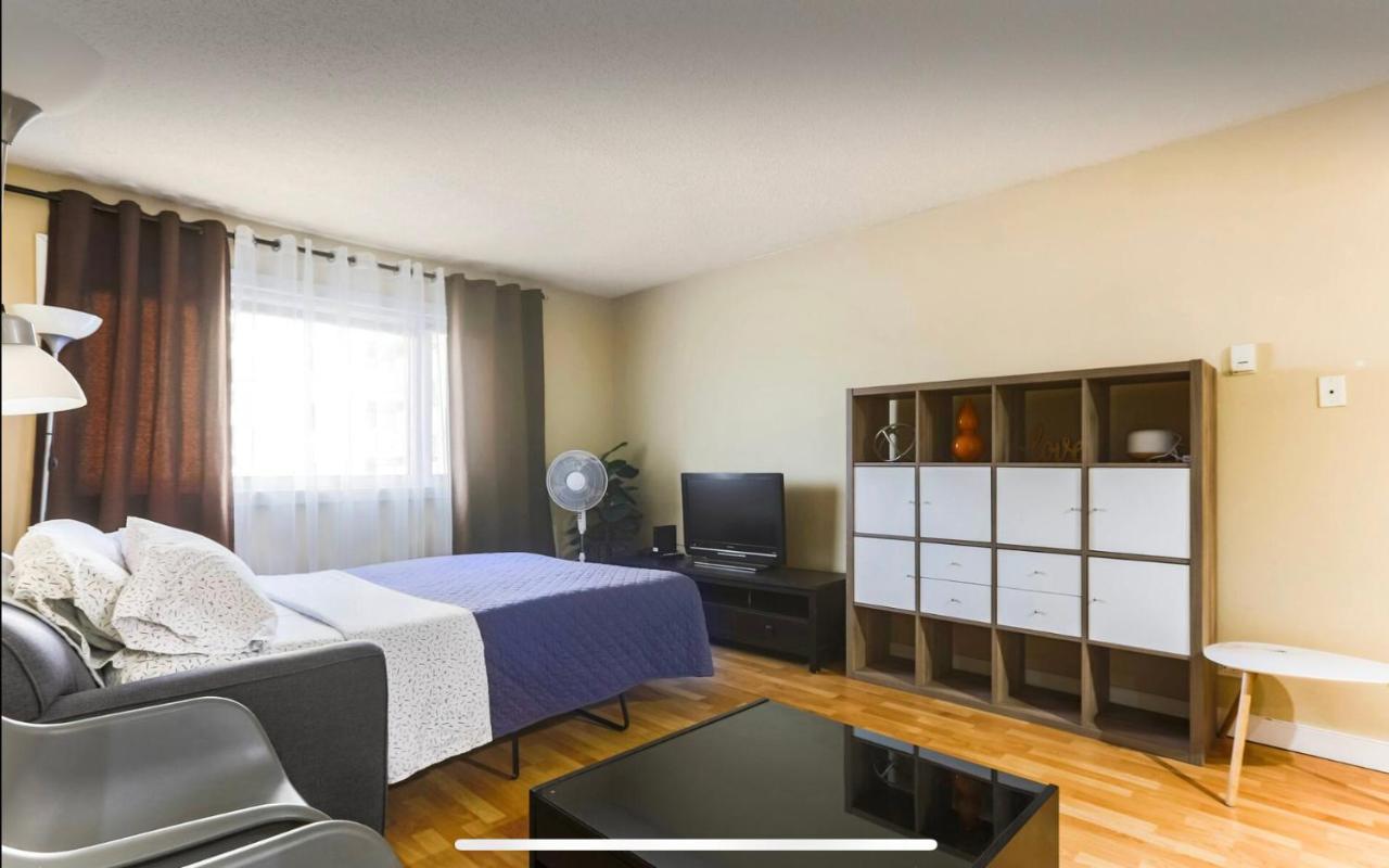 Downtown River Valley Bachelor Suite Condo, Non Smoking, 12 Inches Queen Bed, Beautiful Minimalist, Very Convenient Every Where Edmonton Exterior foto